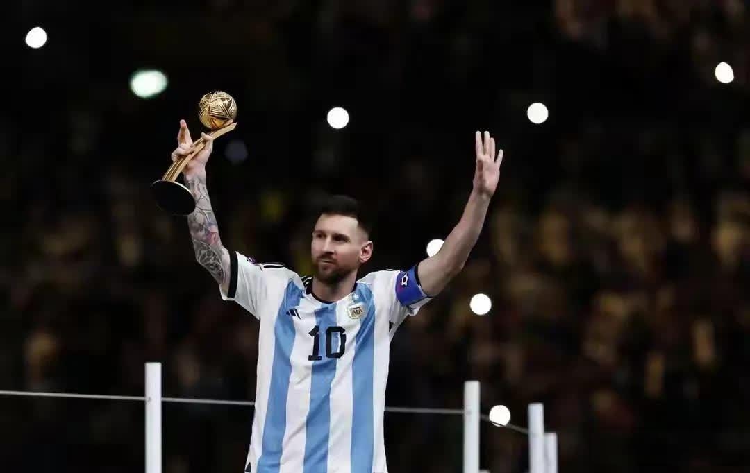 万博体育-最后时刻胜出首场状态出色，拜仁观众沸腾！，梅西重返赛场赛场气氛高涨-万博体育